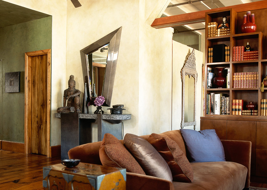 ROBB REPORT, Foyer